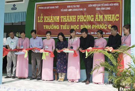 Tặng Phòng học Âm nhạc cho Trường Tiểu học Bình Phước C – Vĩnh Long
