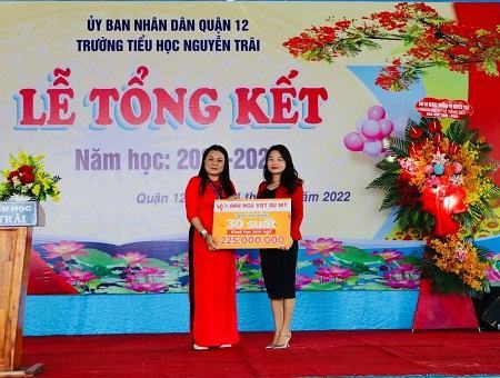 Trung tâm Anh ngữ Việt Âu Mỹ trao học bổng tại 02 ngôi trường ở quận 12