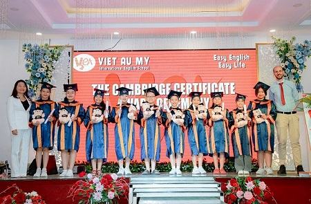 500 học viên xuất sắc của Hệ thống Anh ngữ Quốc tế Việt Âu Mỹ nhận chứng chỉ Cambridge