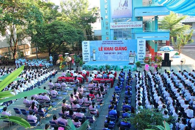 Khai giảng năm học mới tại Trường THCS Đồng Khởi
