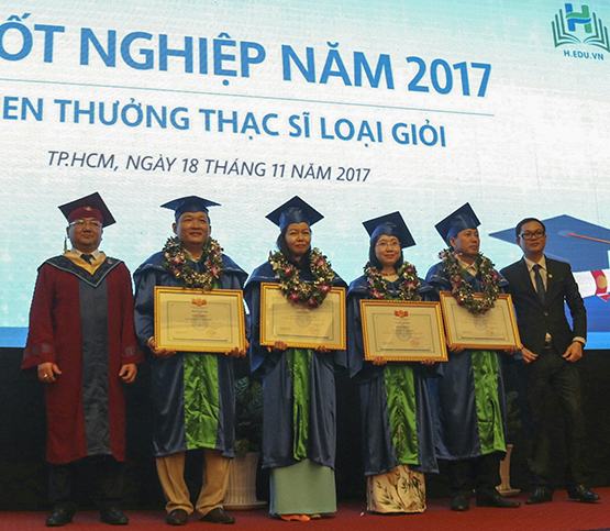 Trường ĐH Văn Hiến: Trao bằng tốt nghiệp cho 29 thạc sỹ, hơn 500 sinh viên