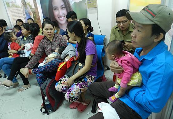 Kê đơn thuốc cho trẻ em phải có CMND: Cái lợi ít hơn sự phiền hà