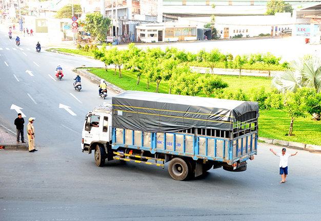 Cấm xe tải trên 5 tấn vào quốc lộ 1