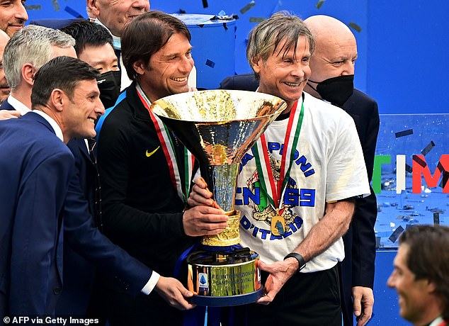 HLV Antonio Conte chuẩn bị chia tay Inter Milan