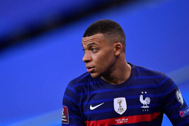 HLV Deschamps bất ngờ cảnh cáo nặng nề tiền đạo Kylian Mbappe