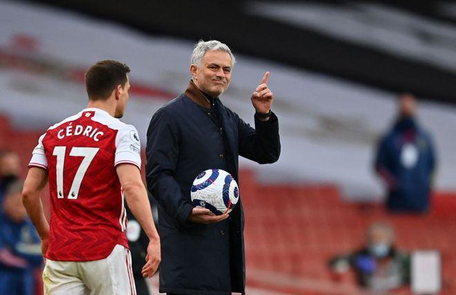 HLV Mourinho lại lật bài cũ sau khi Tottenham thua ngược Arsenal