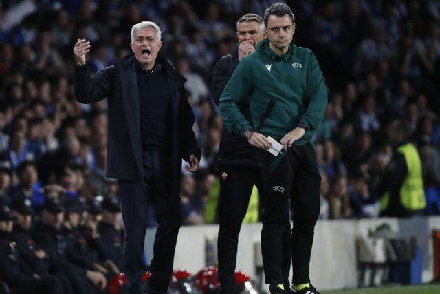 HLV Mourinho trở lại Real Madrid, HLV Ancelotti dẫn dắt đội tuyển Brazil