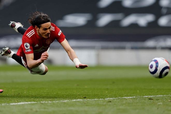 HLV Solskjaer của M.U tuyên bố sẽ chiến đấu để giữ chân Edinson Cavani