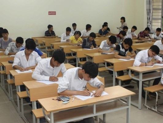 Hồ sơ thi đại học giảm, nhóm ngành kinh tế vẫn “nóng”