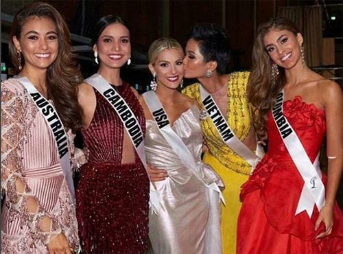 HHen Niê hôn Hoa hậu Mỹ xóa bỏ hiềm khích tại Miss Universe