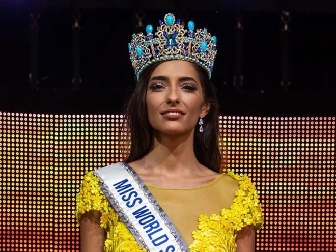 Hoa hậu Thế giới Tây Ban Nha 2020 mang khẩu trang khi đăng quang - ảnh 2