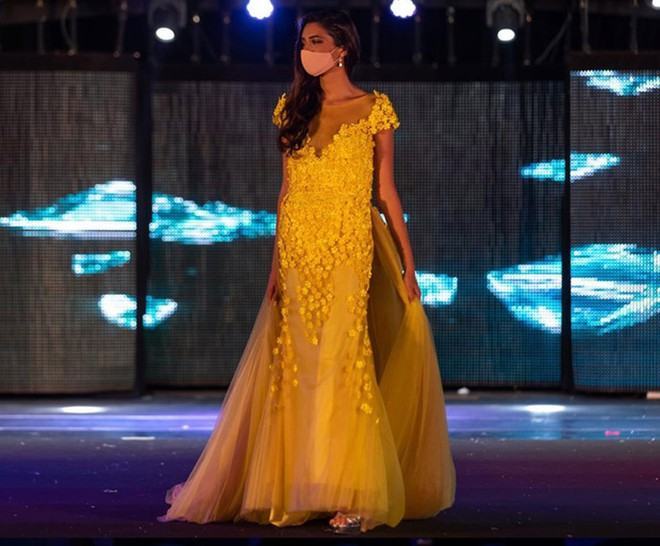 Nhan sắc hoa hậu Thế giới Tây Ban Nha mang khẩu trang khi đăng quang 3