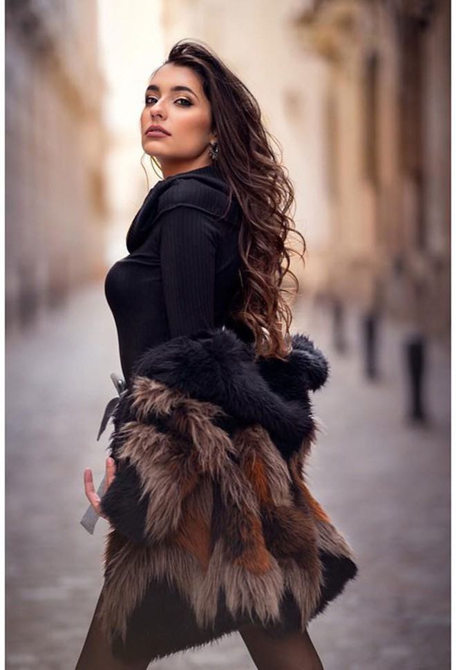 Nhan sắc hoa hậu Thế giới Tây Ban Nha mang khẩu trang khi đăng quang 6