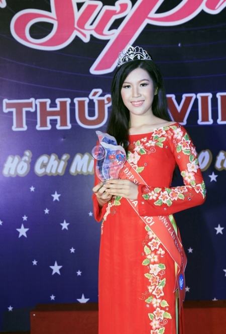 Hoa khôi Sư phạm giỏi tiếng Anh, mê làm MC