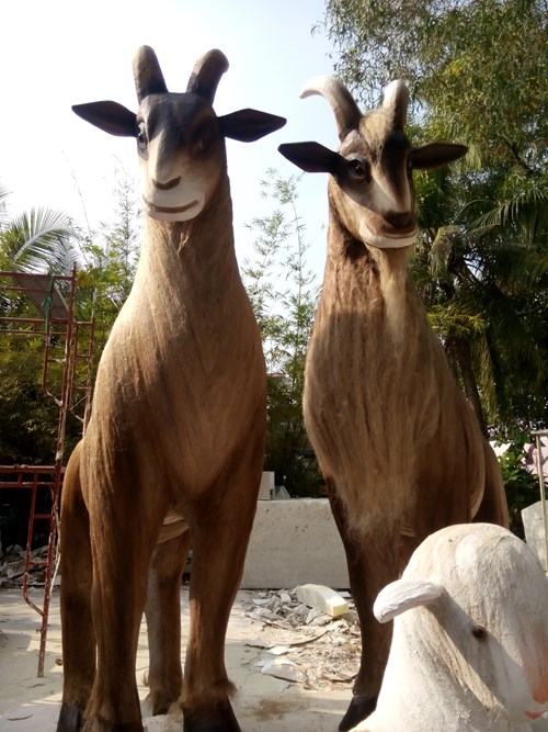 Hoàn thành linh vật dê núi ở đường hoa xuân Ất Mùi TP.HCM