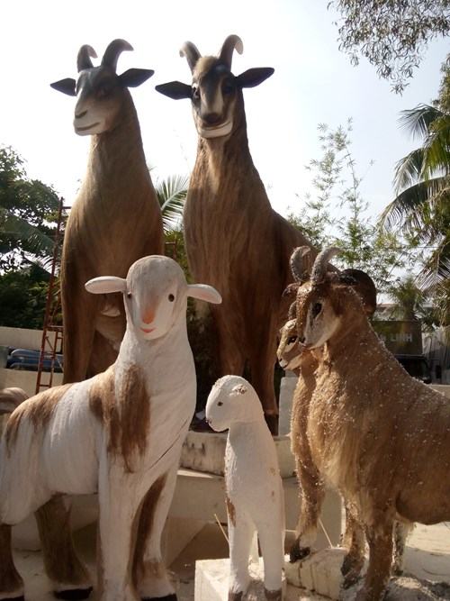 Hoàn thành linh vật dê núi ở đường hoa xuân Ất Mùi TP.HCM - ảnh 2