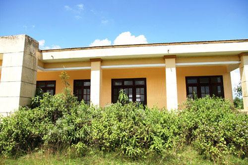 Trường học tiền tỷ bỏ hoang