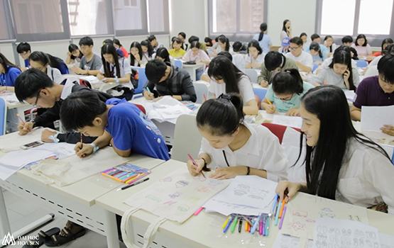 Hơn 2.000 học sinh dự Ngày hội tư vấn tuyển sinh