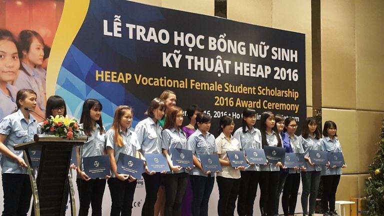 HEEAP trao 109 suất học bổng cho nữ sinh kỹ thuật