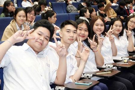 Sai lầm là chạy đua IELTS mà bỏ qua nền tảng từ vựng, ngữ pháp