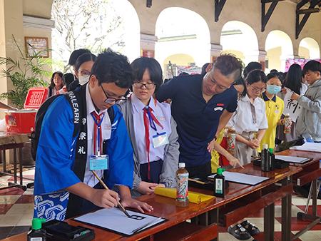 Học sinh TP.HCM thích thú tham gia Ngày hội văn hóa Nhật Bản