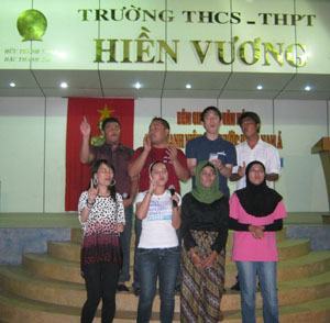 Học sinh giao lưu với đại biểu SSEAYP 2012