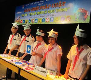 Học sinh hiến kế chống kẹt xe