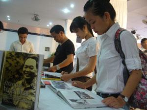 Học sinh khóc òa tiễn đưa Đại tướng