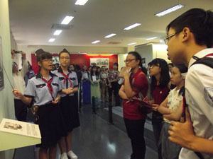 Học sinh… làm hướng dẫn viên