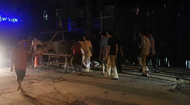 Thi thể nạn nhân được đưa tới nhà xác bệnh viện /// Ảnh: T.C