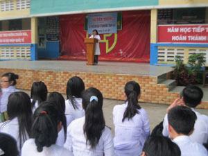 Học sinh ngây ngô về giới tính