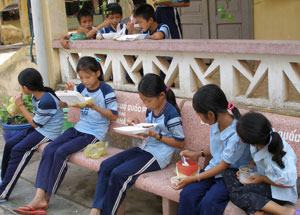 Học sinh ngoại thành suy dinh dưỡng nhiều hơn nội thành