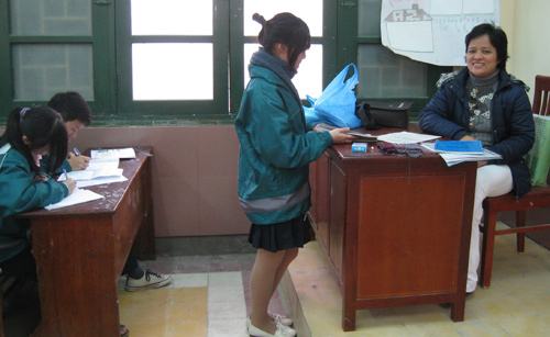 Học sinh phổ thông “chấm điểm” giáo viên: Cái khó bó lối ra