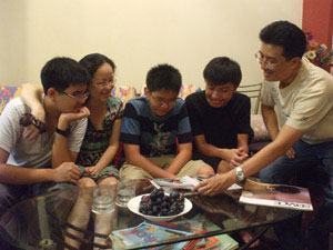 Học sinh Singapore tìm hiểu văn hóa người Việt