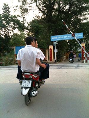 Học sinh tham gia giao thông: Một số biểu hiện tâm lý cần nói…