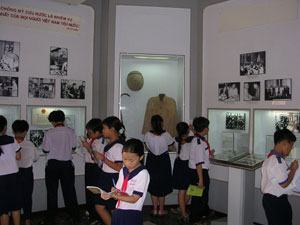 Học sinh tiểu học ngán học môn sử