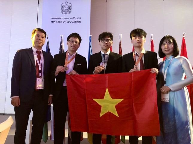 Học sinh Việt Nam giành ba huy chương Kỳ thi Olympic Sinh học quốc tế 2023 ảnh 1