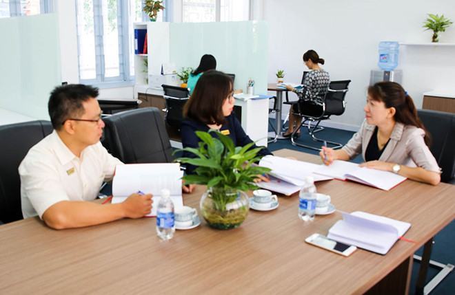 Nhóm nghiên cứu sinh làm việc tại phòng nghiên cứu Trường ĐH Kinh tế TP.HCM	 /// Ảnh: Dương Trang