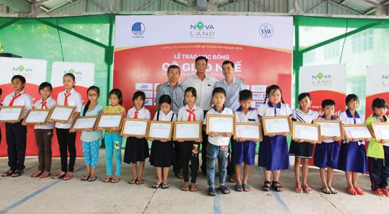 Trao 160 suất học bổng cho học sinh nghèo hiếu học