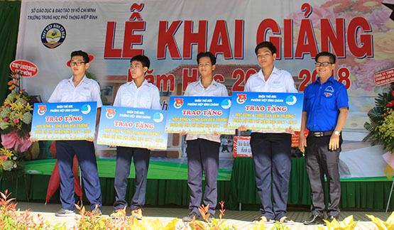 Trường THPT Hiệp Bình khai giảng năm học mới