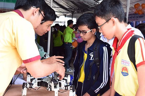 Học bổng và hỗ trợ học phí cho HS-SV trường nghề