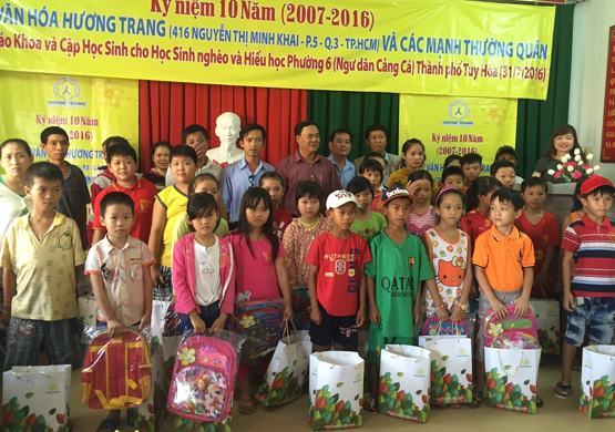 Tiếp sức con em ngư dân đến trường