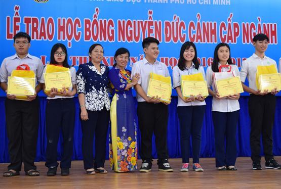Trao 191 suất học bổng Nguyễn Đức Cảnh cấp ngành