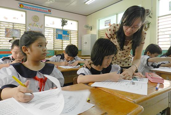 Năm học mới: TP.HCM giữ nguyên mức thu học phí cũ