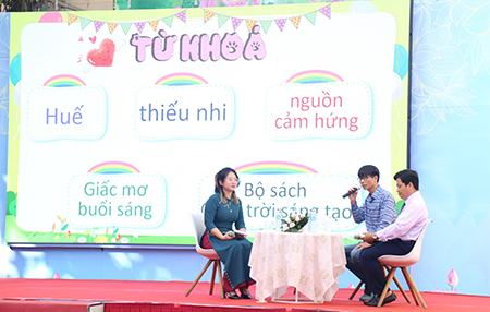 Học sinh tiểu học giao lưu với nhà thơ