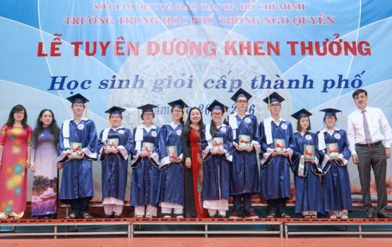 Khen thưởng hơn 60 học sinh giỏi cấp thành phố