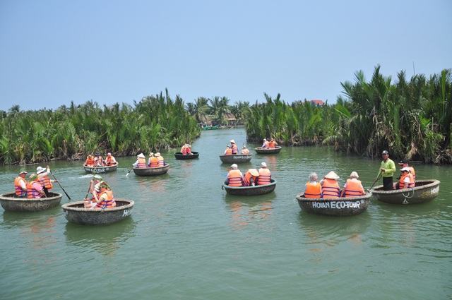 Hội An miễn, giảm vé với khách du lịch nội địa