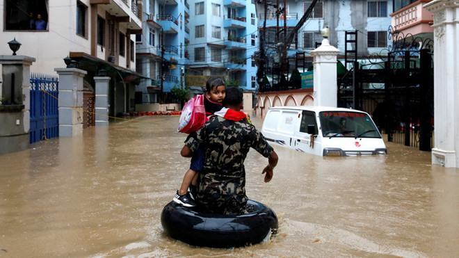 Mưa ngập đường phố Kathmandu, Nepal /// Reuters