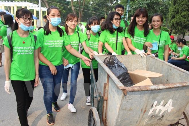 Hơn 1.000 tình nguyện viên tham gia sự kiện “Ngày làm sạch hồ Hà Nội”