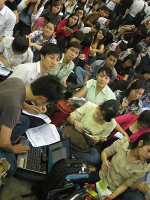 Hơn 2.000 SV tham gia sàn chứng khoán ảo 2011